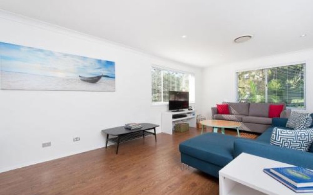 The White House', 25 Tomaree Road - Fantastic House With Pool, Linen Foxtel And Wii-U – Guest Rooms – Shoal Bay