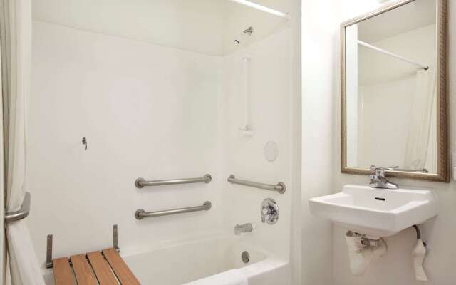 Super 8 by Wyndham Garland/Rowlett/East Dallas Area