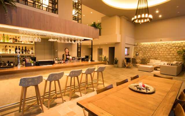Parasol Luxury Hotel & Suites