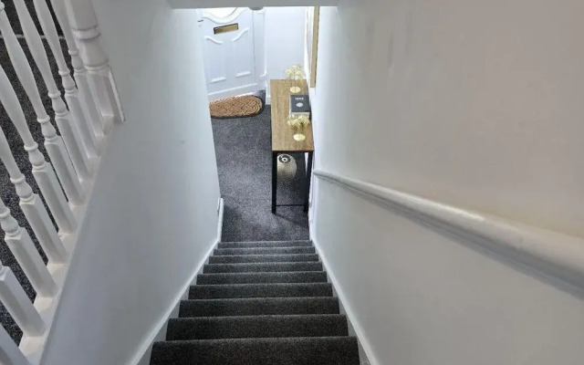 Manchester Blissful Retreat - 3-bedroom House