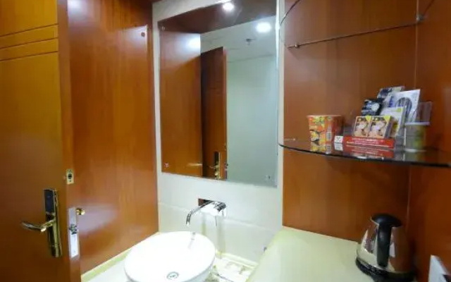 Huangguan Holiday Hotel