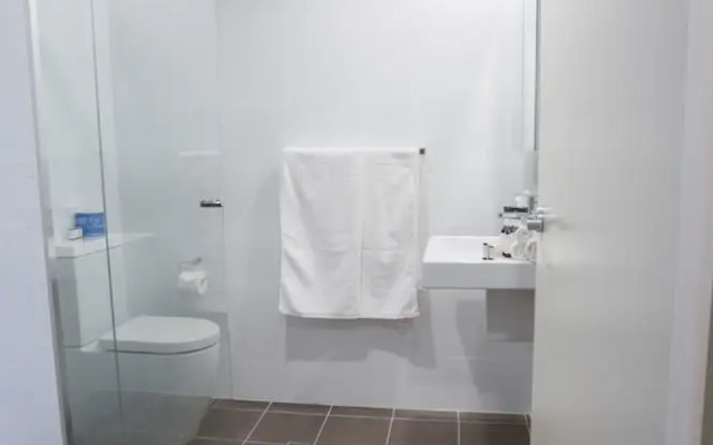 Newcastle Beach 1-BR Apartment w/ City views