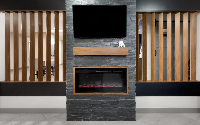La Quinta Inn & Suites by Wyndham Houston Stafford Sugarland