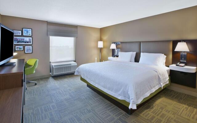 Hampton Inn Commerce Novi