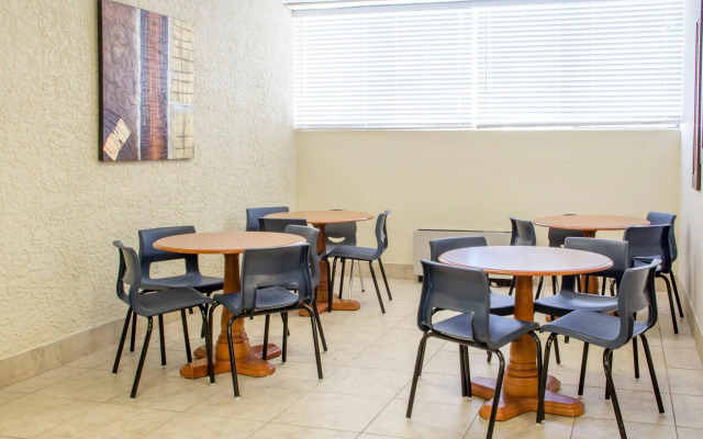 Econo Lodge Broken Arrow - Tulsa