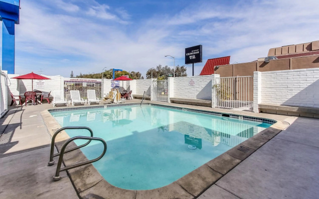 Super 8 by Wyndham Santa Clara