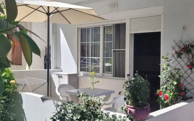 Annas Downtown Apartment