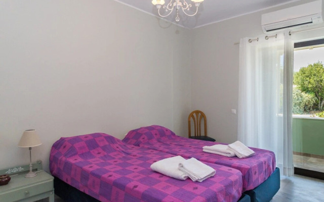 Stylish Villa, Private Pool, Large Garden, sea View, En-suite Bathrooms