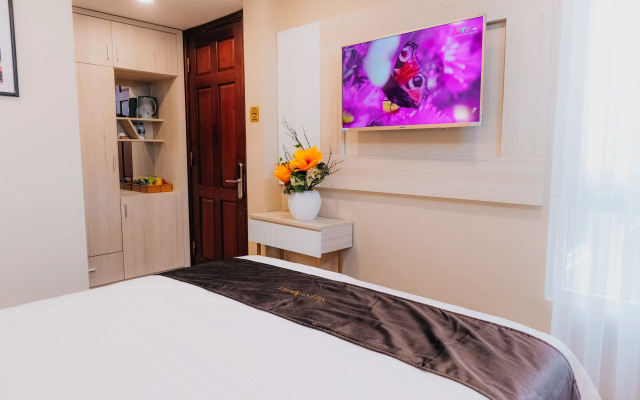 Silent Night Dem Lanh Hotel