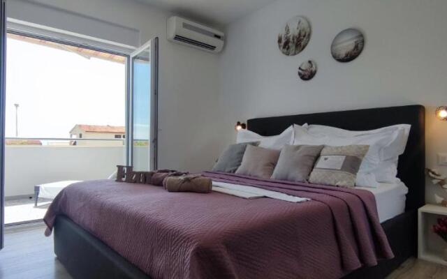 Rooms Lucky