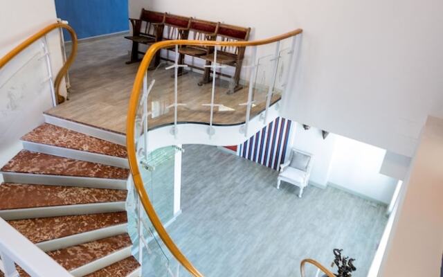 Boulevard 900 - Comfort and Style - Entire Structure 12 Beds