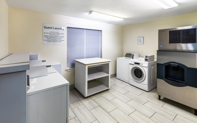 HOLIDAY INN EXP STES SPACE CTR by IHG