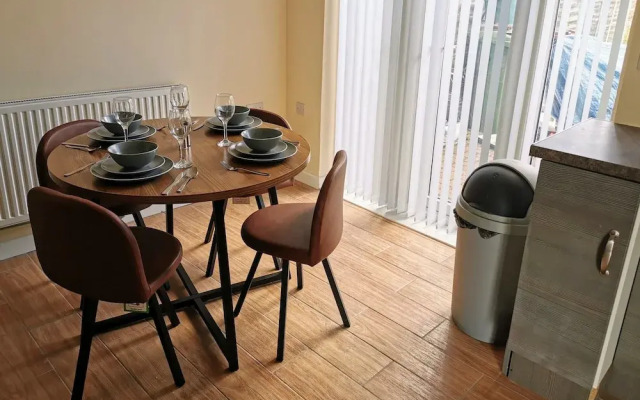 3bed Full House - Free Parking - Family Friendly!