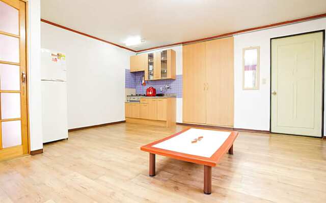 Hoengseong White House Pension