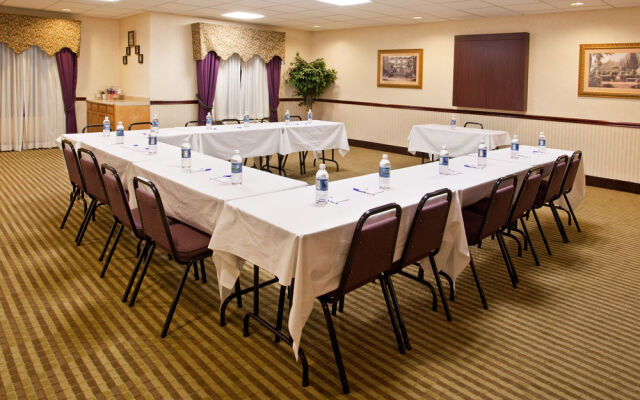 Holiday Inn Express Hotel & Suites CIRCLEVILLE