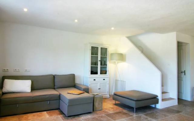 Modern House With Roof Terrace, Near the Popular St. Maxime