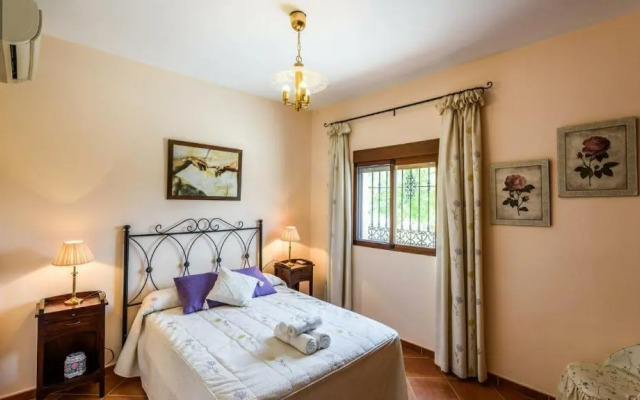 Cortijo Angela Vinuela by Ruralidays