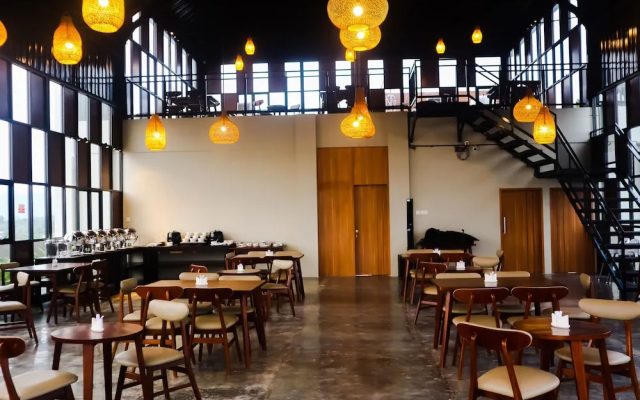 Front One Hotel Gombong