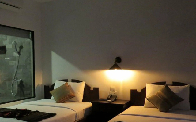 Yeak Loam Hotel