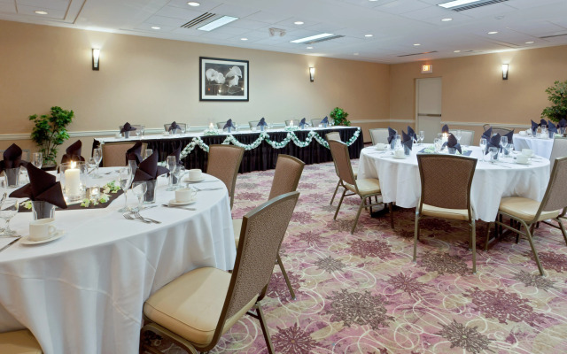 Armoni Inn & Suites