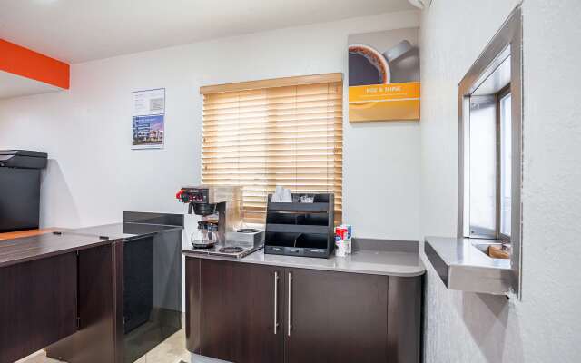 Motel 6 Ventura, CA - Downtown