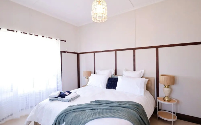 Heritage Home With BBQ & Outdoor Fire Pit – Guest Rooms – Tenterfield