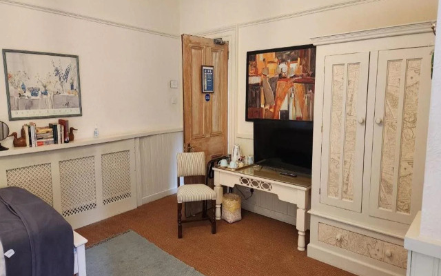 OYO Cornerstone Manor Hotel