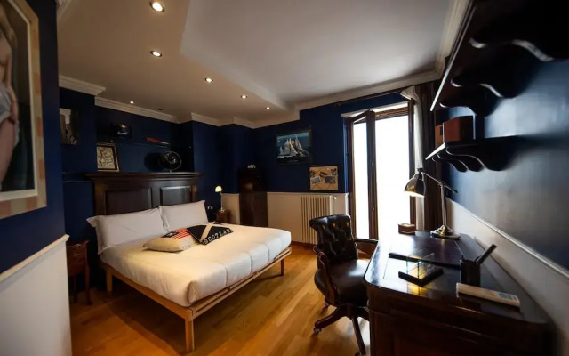 Navy Apartment by Wonderful Italy