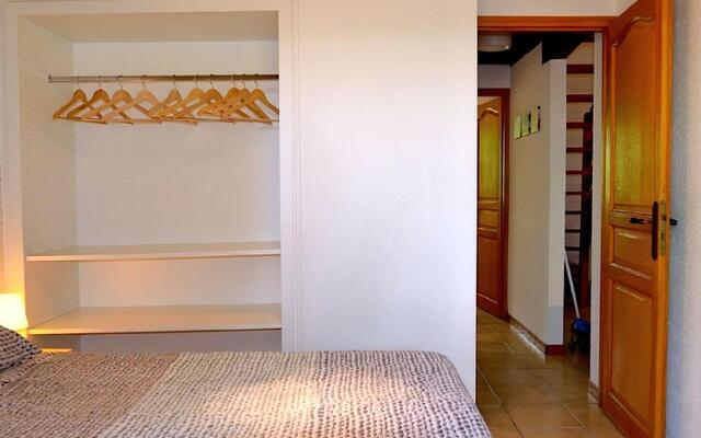 Cozy Holiday Home in Cussac with Private Terrace, Barbecue