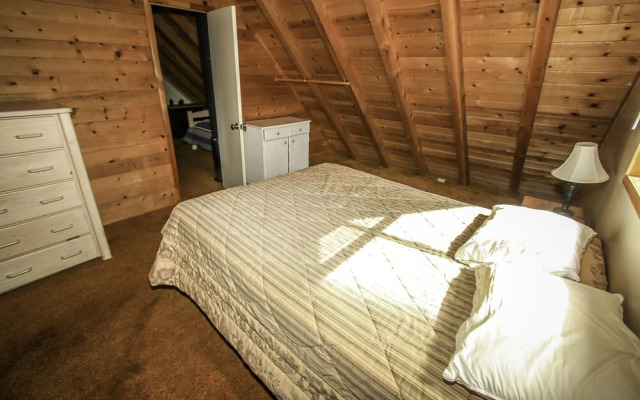 Cabin On The Lake - 2 Br cabin by RedAwning