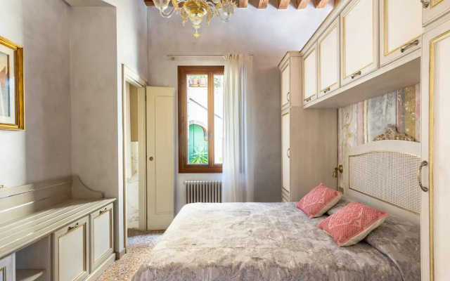 Ca' Cappello Venice Apartment 1 with Canal View