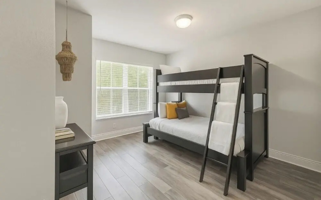 3BR Townhome w/ Pool & BBQ Near Disney