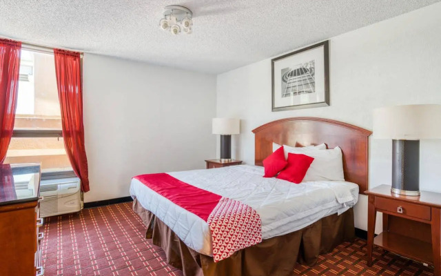 Americas Best Value Inn & Suites-Bush Int'l Airport West