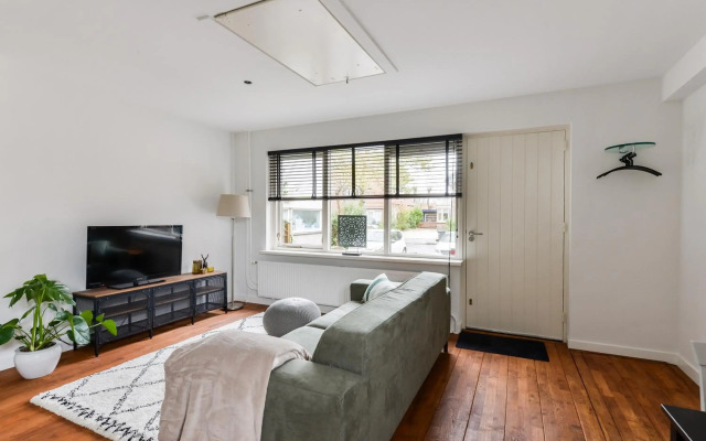 Luxury Garden View Apartment