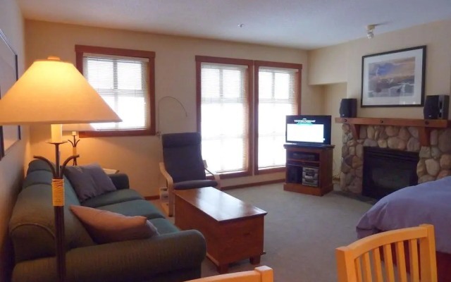 Fireside Lodge by Bear Country