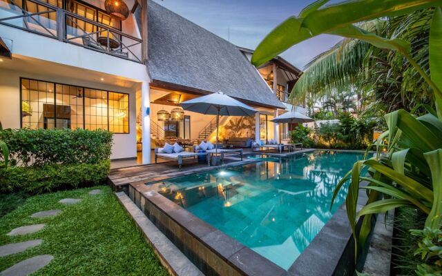 Exclusive Villas Complex, 8 BR, Canggu With Staff