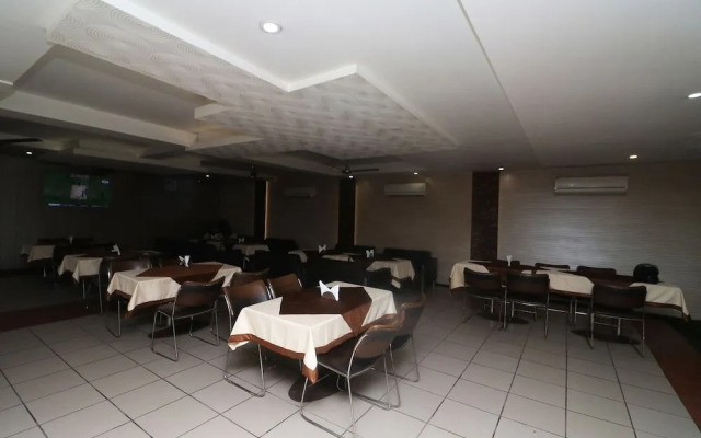 OYO 22826 Hotel Sheltear & Resturant