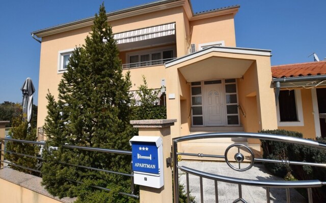 Modern Apartment in Pula With Swimming Pool