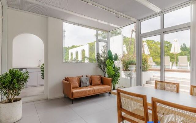 Shanghai Senbo Garden Resort Hotel (International Tourism Resort Area)