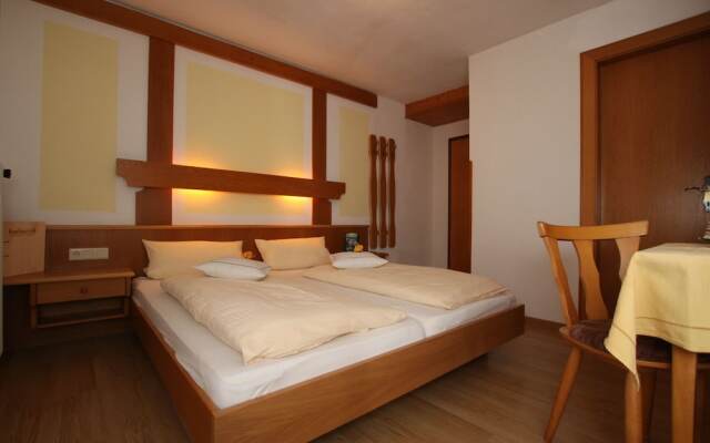 Appartementhaus Karlspitze Natur Pur