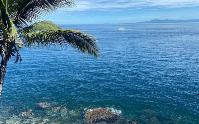 Traditional Sierra Leon Oceanfront Rooms