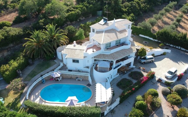 The White House - B&B in the Villa