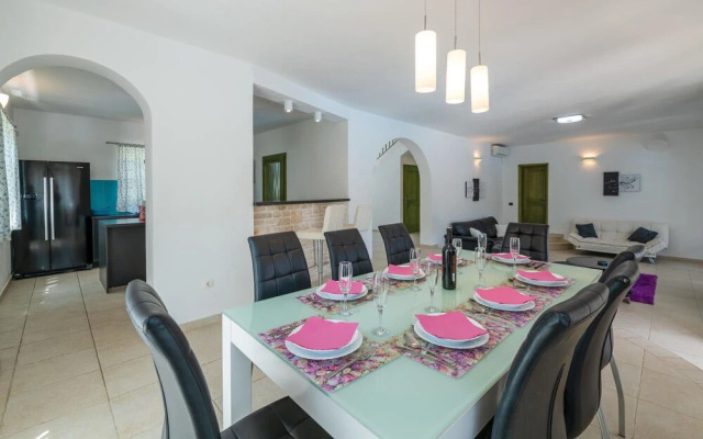 Beautiful Home in Valtura With Wifi and 5 Bedrooms