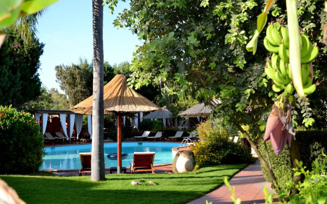 Nora Club Hotel