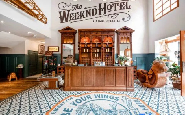 Busy koala Weeknd Hotel