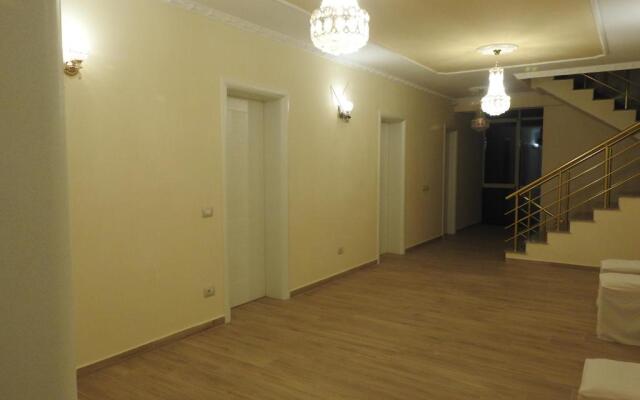 Hotel 3 Vellezerit