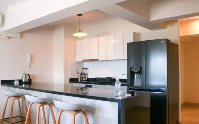w Outstanding 2BR Duplex With AC in San Isidro