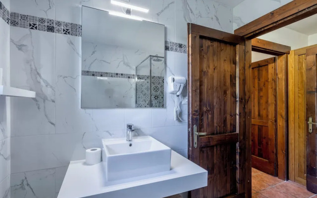 Residence con piscina a Guardistallo