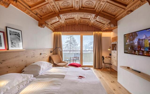 Swiss Alpine Hotel Allalin