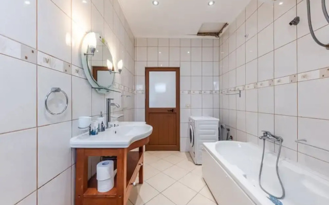 Authentic Lake View Apartment